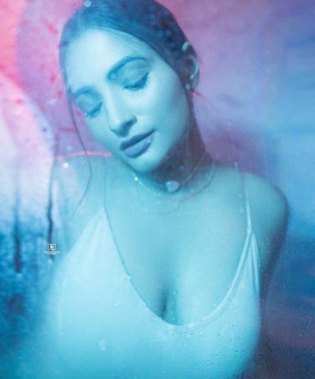 Desi NRI star nudes photos