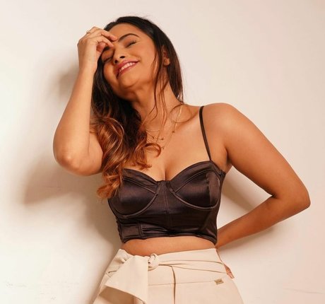 Desi NRI art model picture