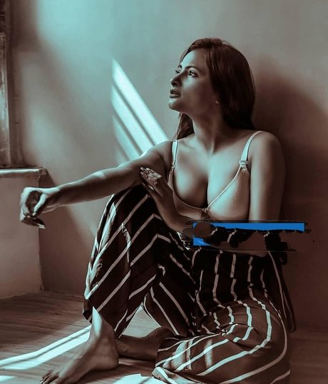 Desi NRI nudes model picture