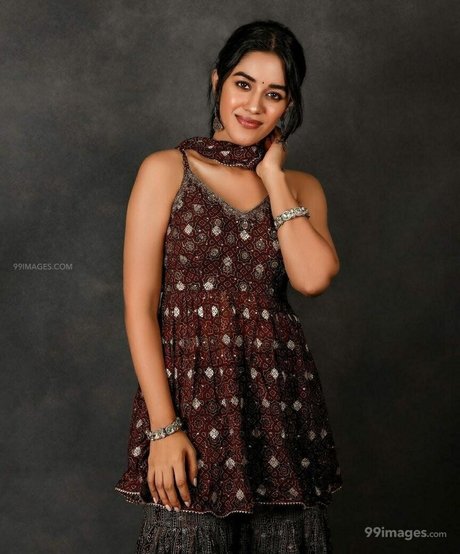 Mirnalini Ravi profile pic