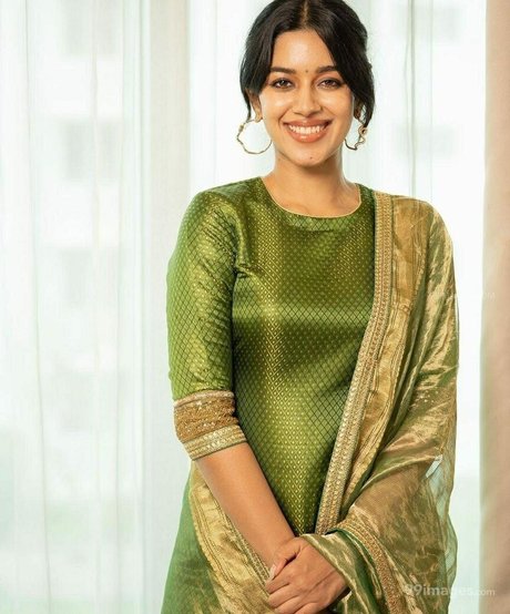 Mirnalini Ravi star free img