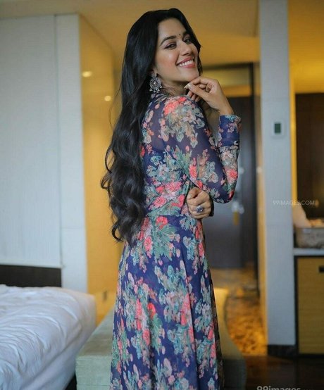 Mirnalini Ravi star beautiful galleries