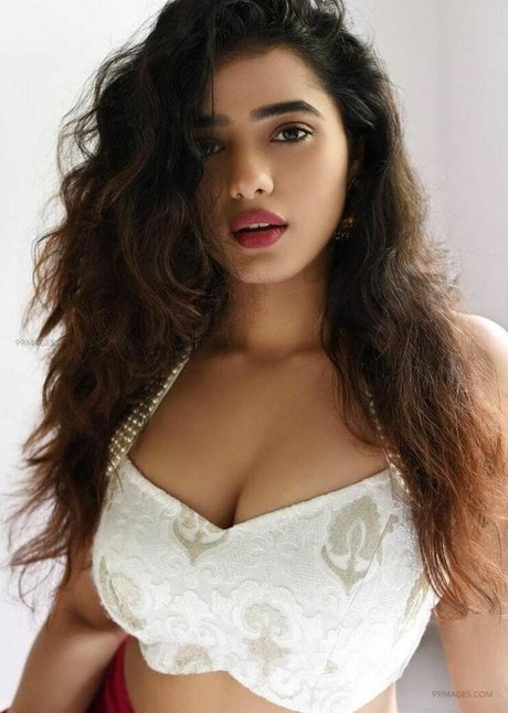 Ketika Sharma free model photo