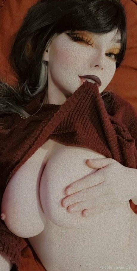 Eevee Nicole Davis pornstar exclusive gallery