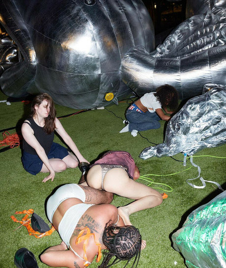 Liz Lee xxx model photo