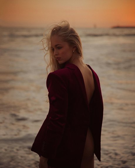 Julia Tychoniewicz model art pictures