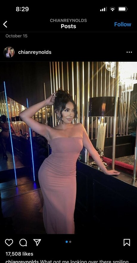 Chian Reynolds model art galleries