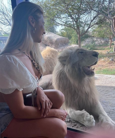 Giorgia Capa porn model pic