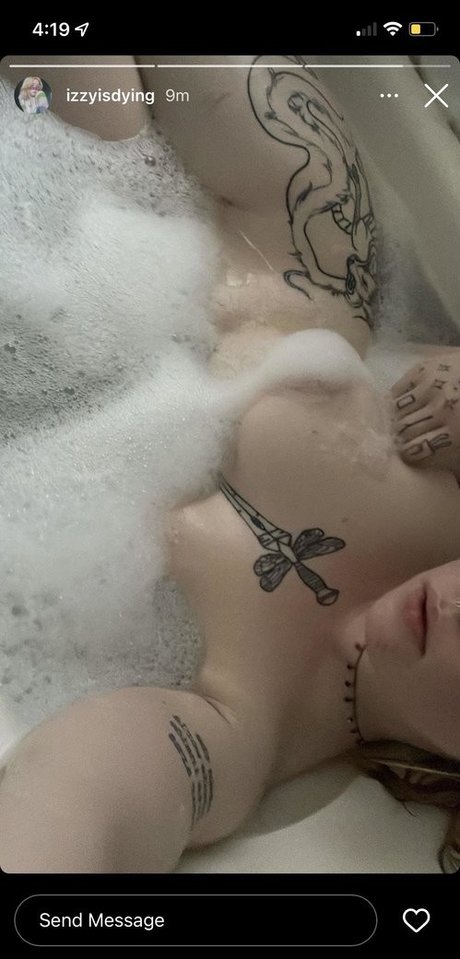 Izzyisdying pornographic model image