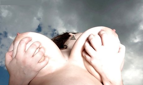 Tiggle Bitties pornstar top archive