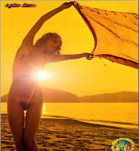 Sydne Rome hot star pic