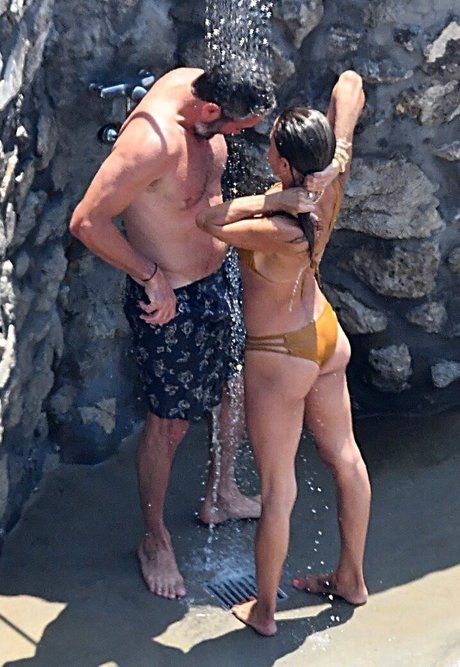 Brooke Burke pornographic actress pictures