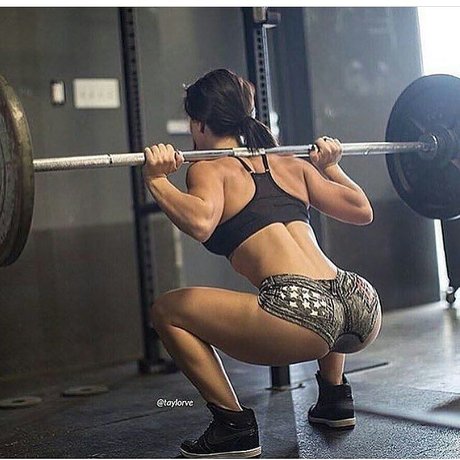 Taylor Vertucci model nice picture