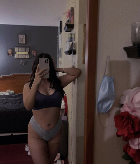 Tia Owenda star pornographic pics