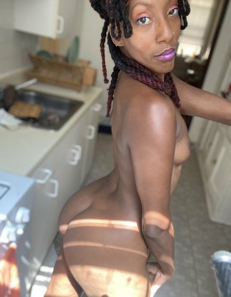 MakedaVoletta pretty actress img