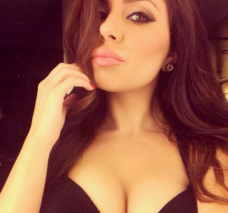 Uldouz Wallace pornstar sexy galleries