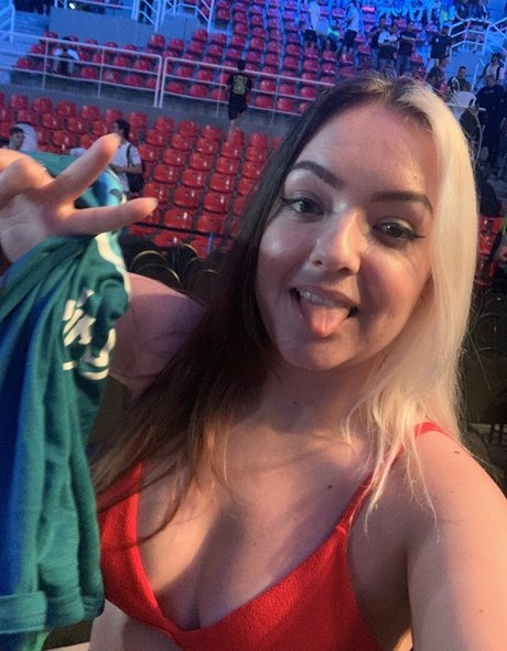 Reeh Plays nude model galleries