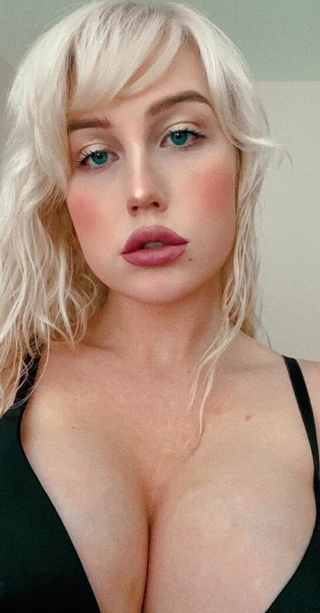 Erin Anderson hot pornstar img