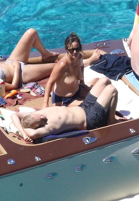 Jade Jagger exclusive star image