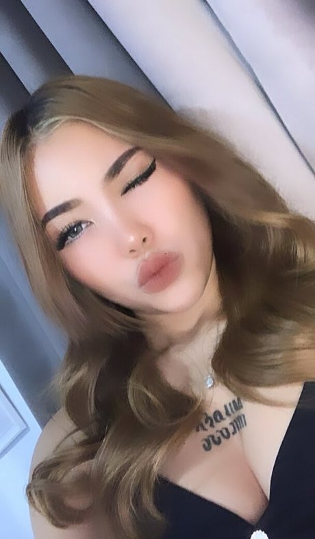 Nia Irwan pornstar exclusive photo