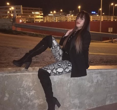 Angela Doxa model perfect photos