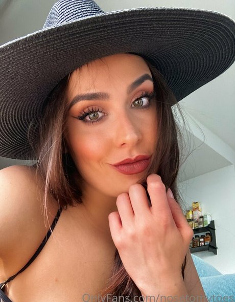 nosetomytoes pornstar sexy galleries