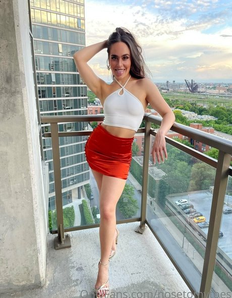 nosetomytoes model free picture