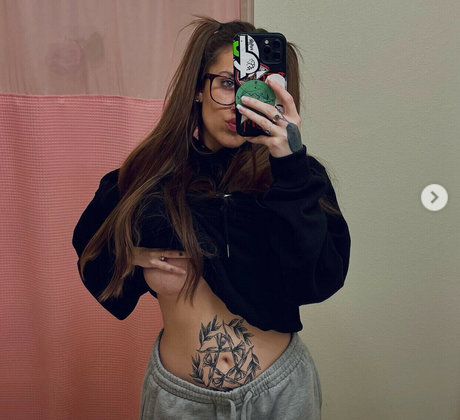 Slimeydi pornstar exclusive images