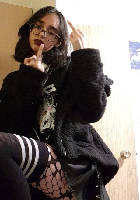 angelsmoonbeam nudes star image