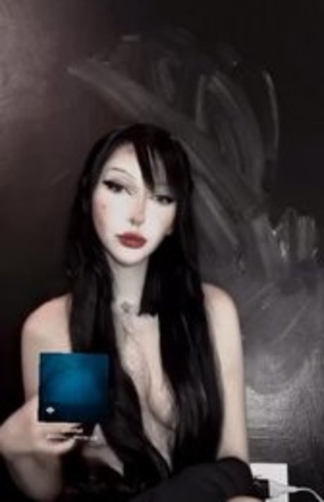 suckmydragon pornographic model image