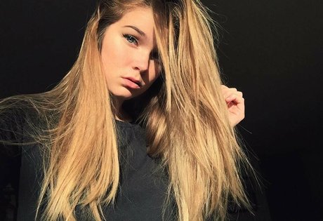 Taymoo art actress archive