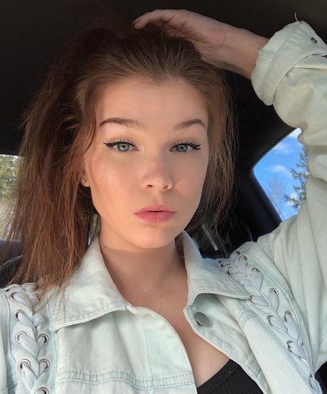 Taymoo adult model image