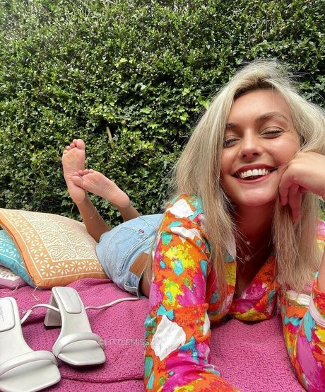 Amelie May model hd photo