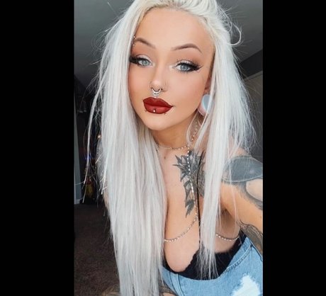 Screamqueen68 nude pornstar pic