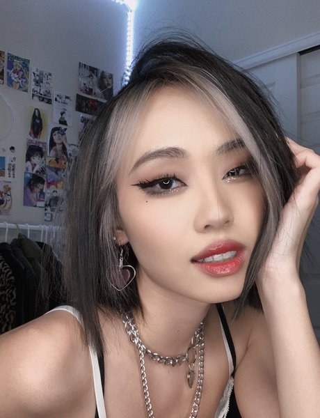 Chael dot model exclusive picture