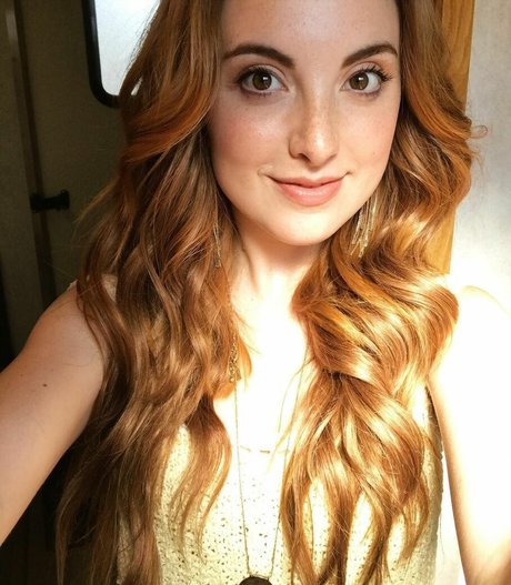 Juliette Goglia star sexy img