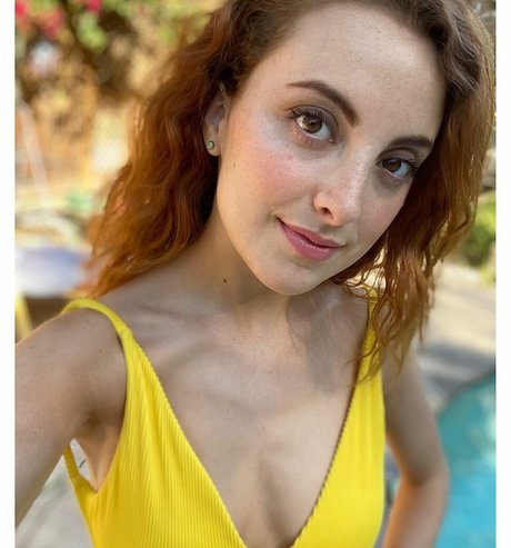 Juliette Goglia star nude picture