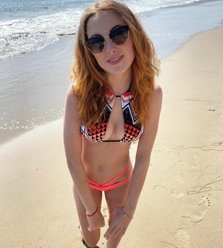 Juliette Goglia naked model image