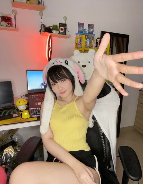 azulacan exclusive actress image