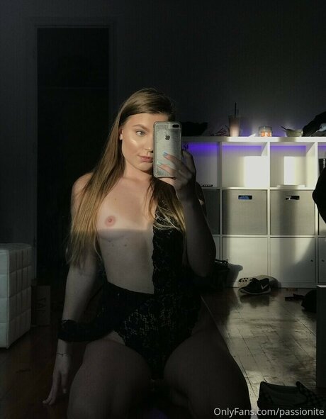 Melvniely Passionite naked actress photos