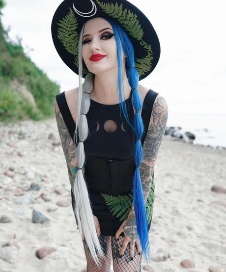 BlueAstrid top model img