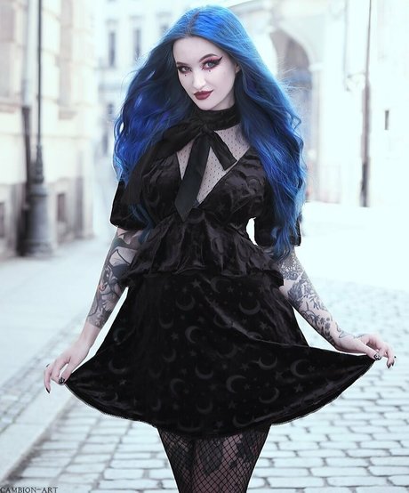 BlueAstrid pretty model picture