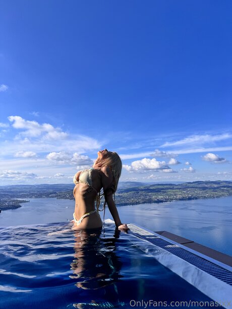 monasixx sex model photo