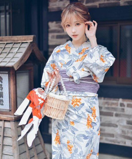 Ely Cosplayer erotic pornstar pics