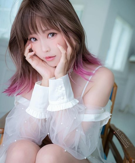 Ely Cosplayer nude pornstar image