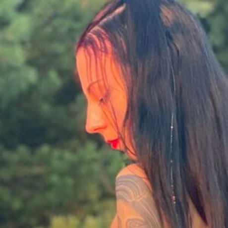 Maskentraegerin pornstar nude image