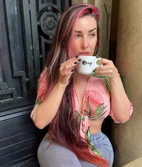 Faby Mendes naked model pictures