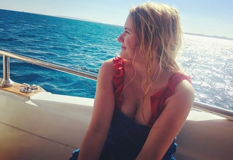 Rosie Dowsing hot model picture