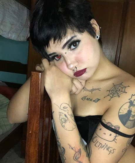 slugsataniic nudes model gallery