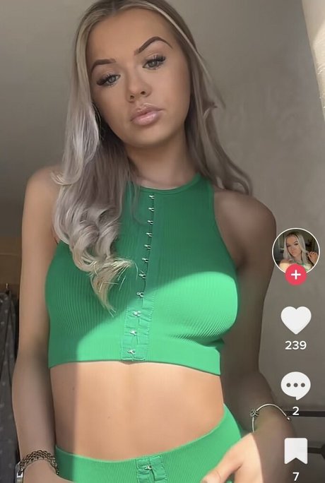 Hollyxfoster star adult image